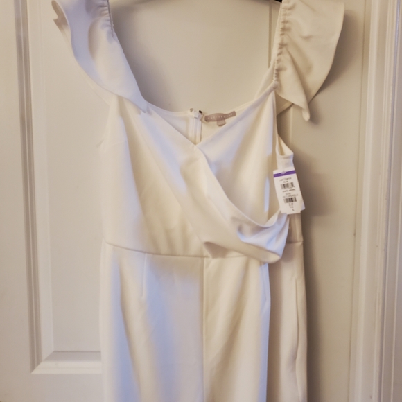 Chelsea 28 Off shoulder white jumpsuit size M - Picture 4 of 11